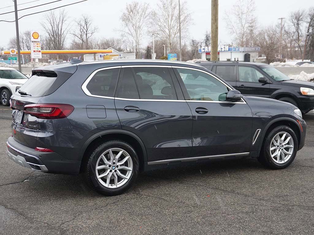 Used 2022 BMW X5 xDrive40i w/ Premium Package AWD/4WD image 14