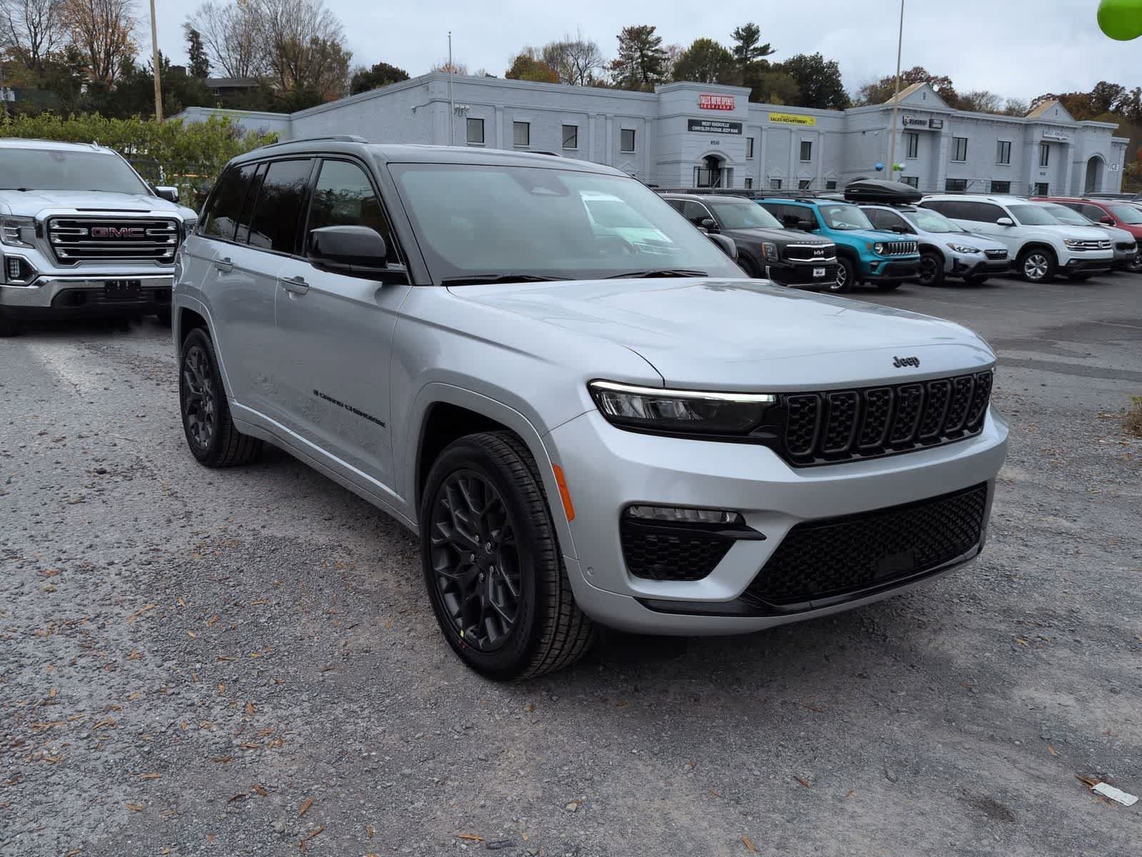 New 2025 Jeep Grand Cherokee Summit w/ Obsidian Package AWD/4WD image 2