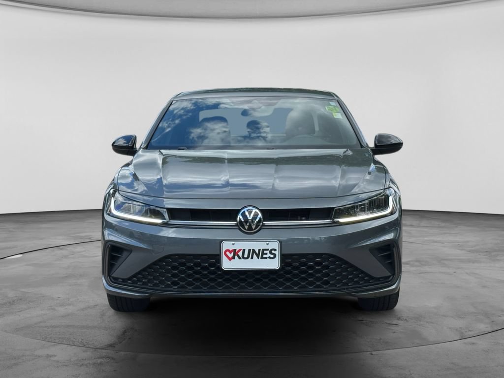 Used 2025 Volkswagen Jetta Sport FWD image 2