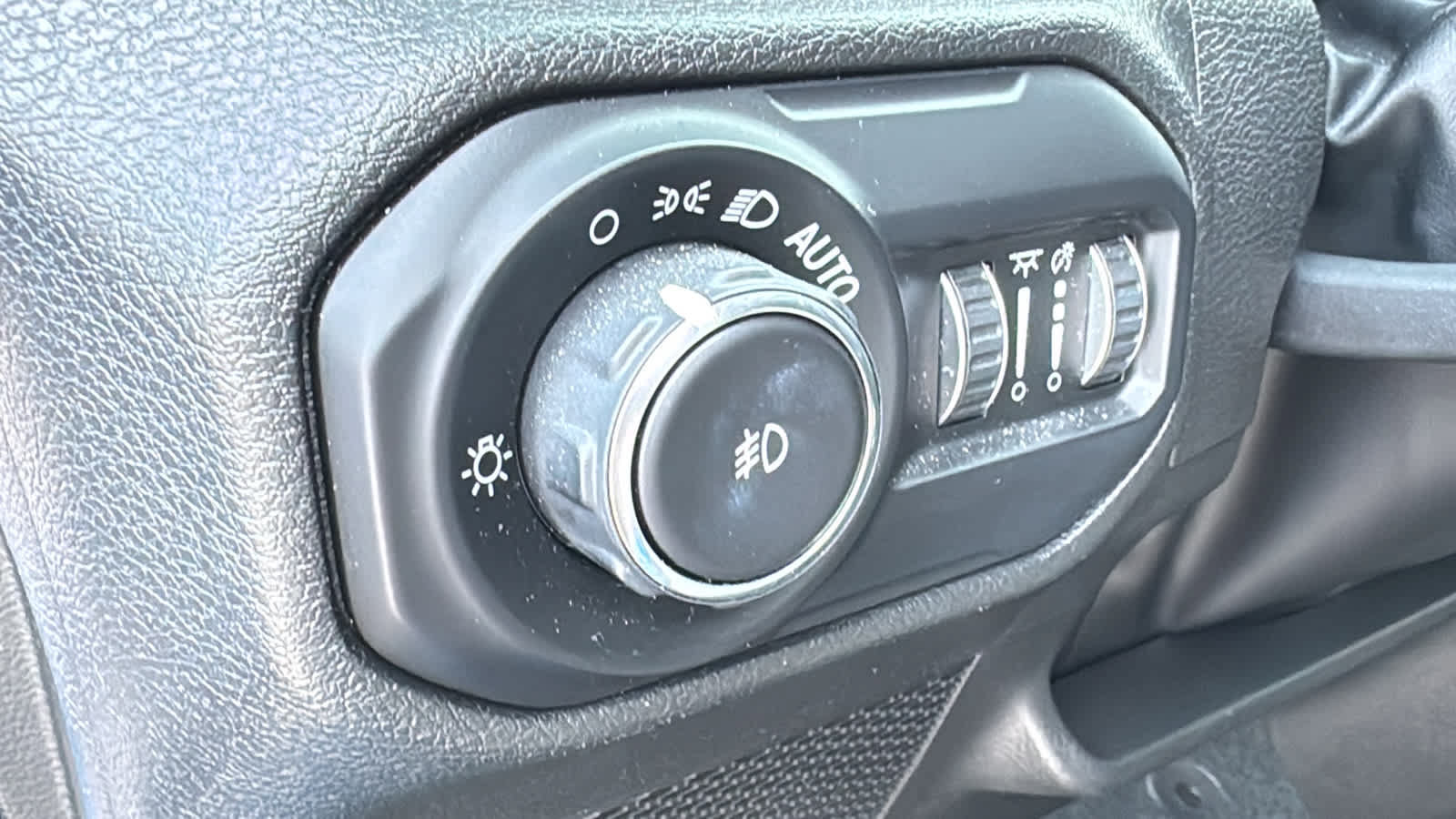 Used 2022 Jeep Wrangler Unlimited Sahara AWD/4WD image 9