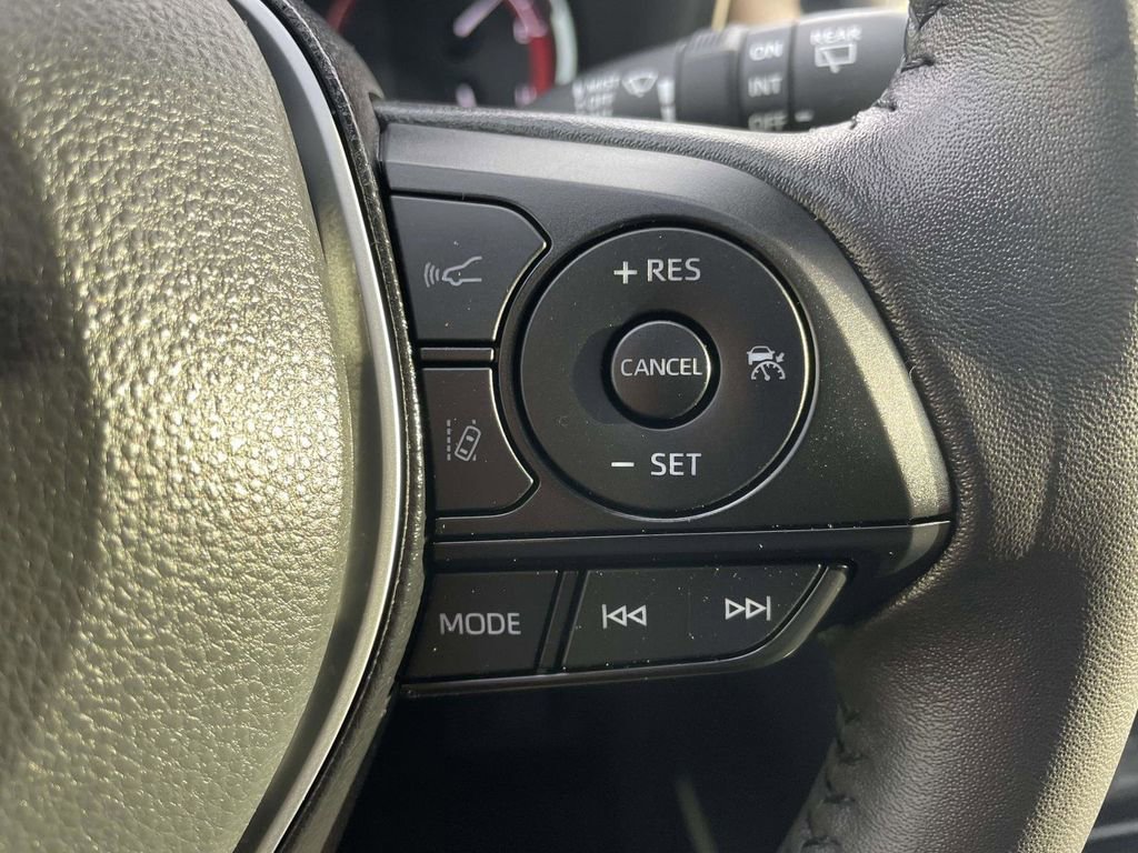 Used 2025 Toyota RAV4 XLE Premium FWD image 33