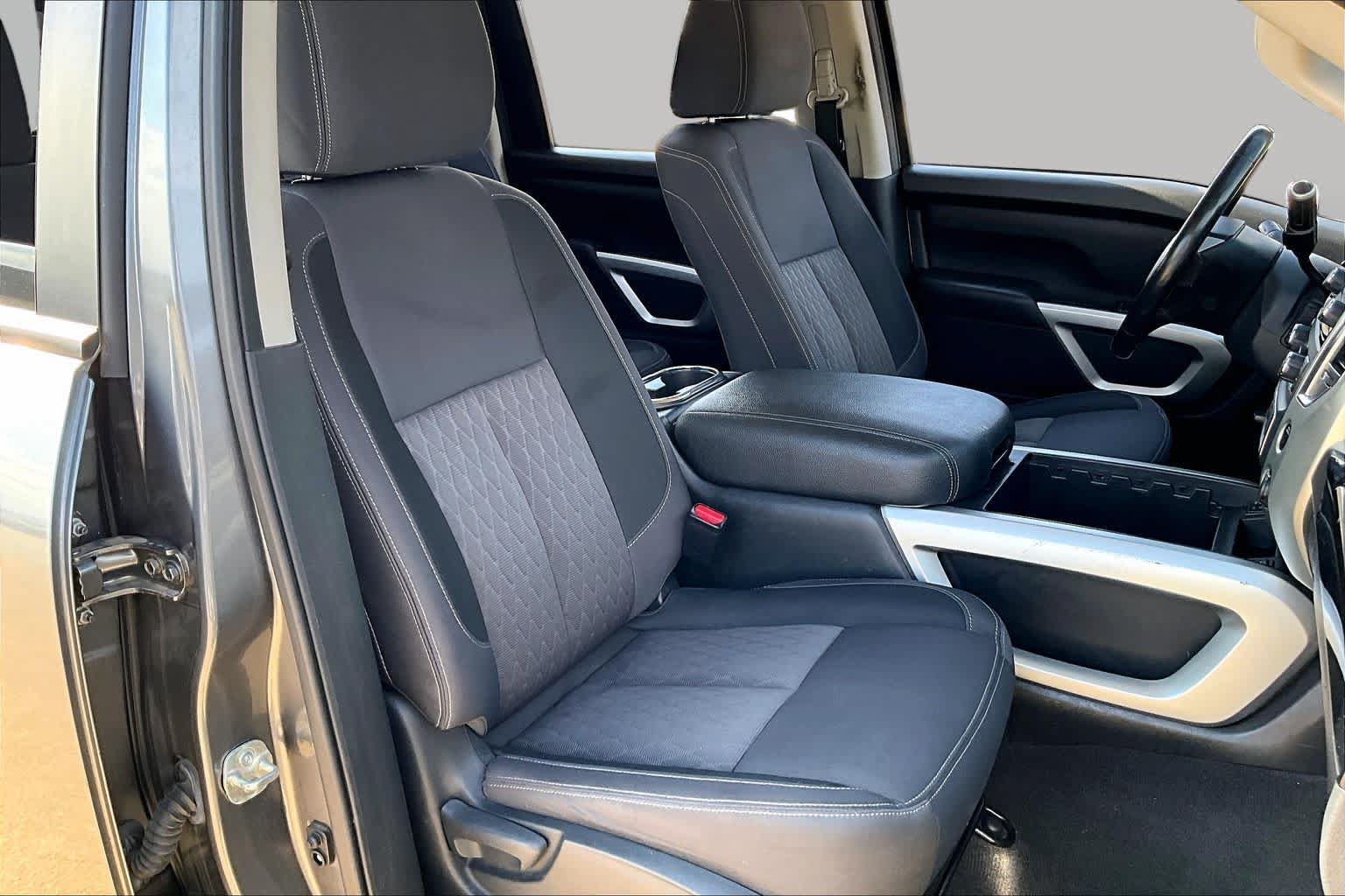 Used 2021 Nissan Titan SV w/ SV Convenience Package AWD/4WD image 8