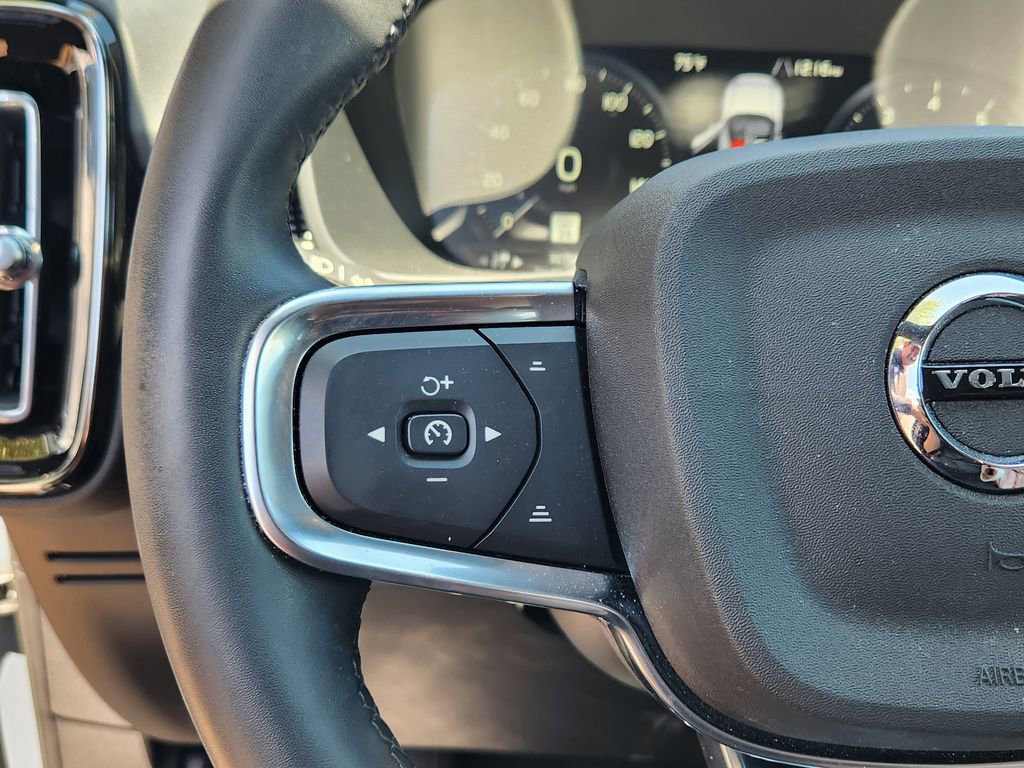 Used 2022 Volvo XC40 T5 R-Design AWD/4WD image 18