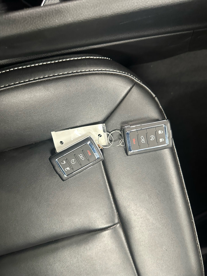 Used 2024 Jeep Grand Cherokee L Limited w/ Black Appearance Package image 21