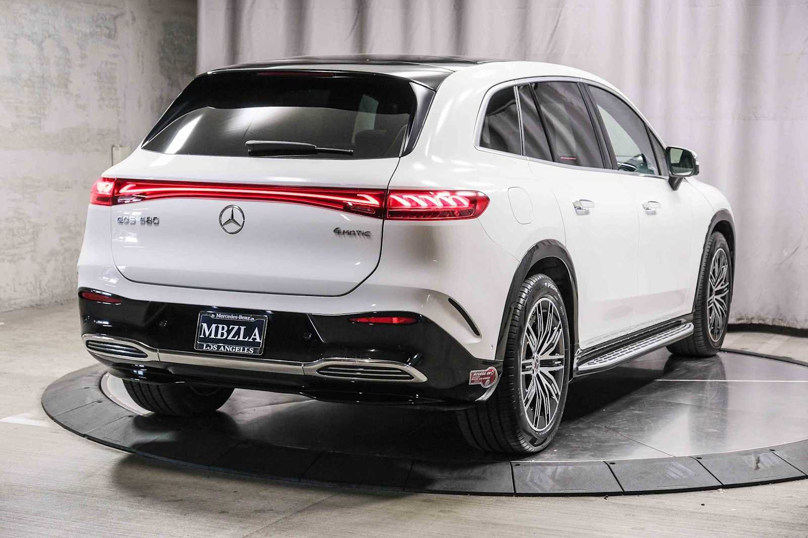 Certified 2023 Mercedes-Benz EQS 580 4MATIC SUV image 4