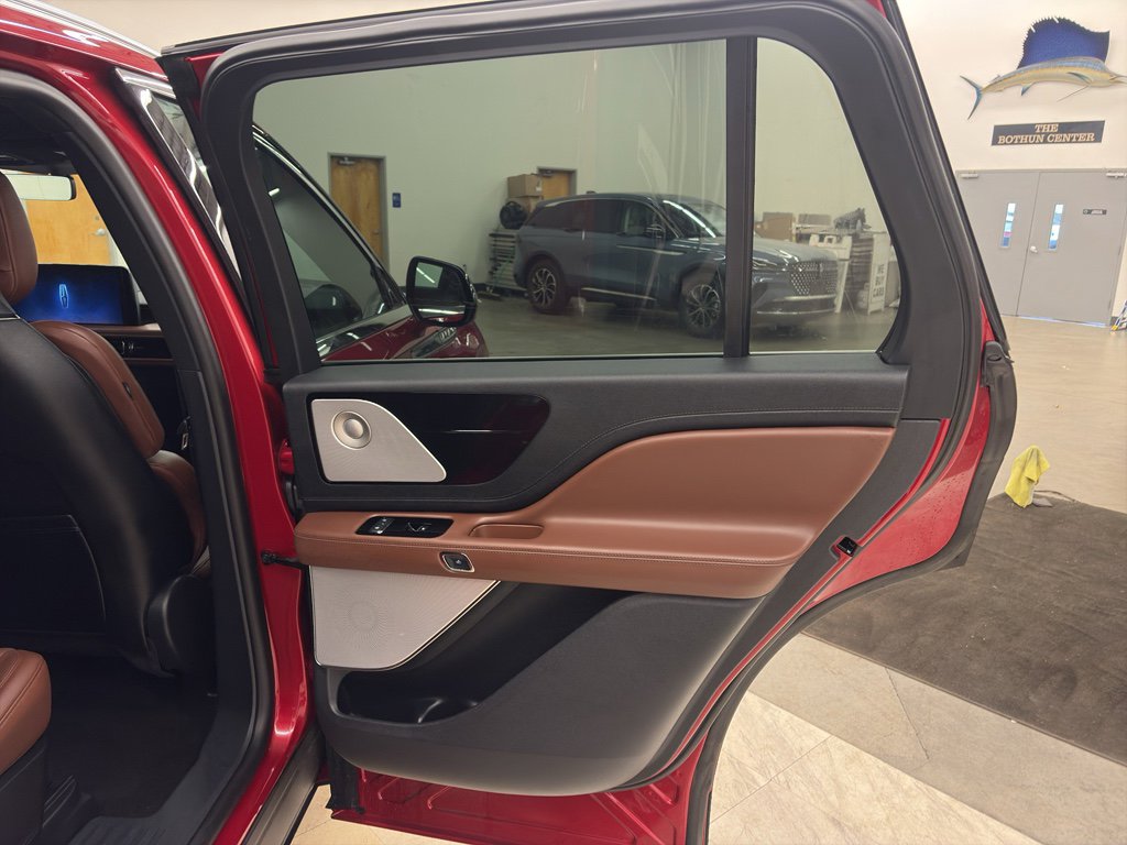 Used 2025 Lincoln Aviator Reserve w/ Equipment Group 201A image 18