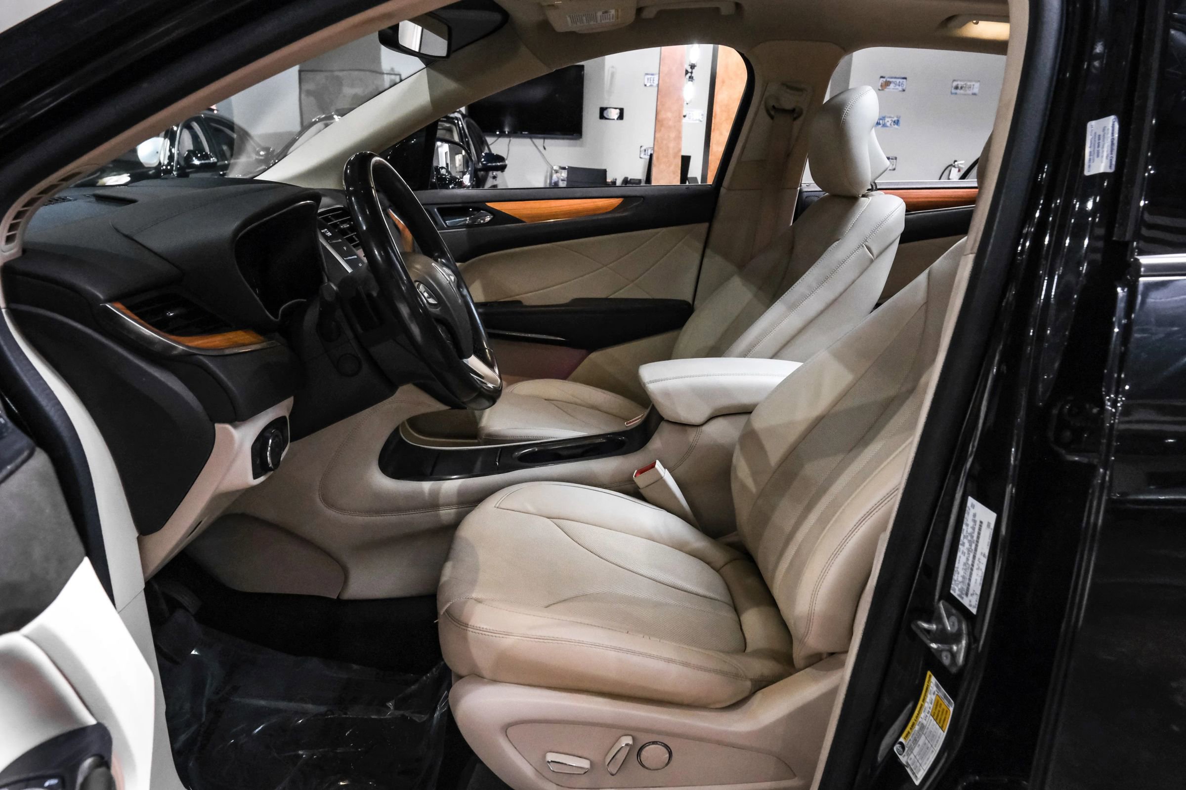 Used 2015 Lincoln MKC AWD w/ Equipment Group 102A Reserve image 4