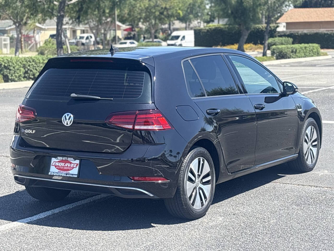 Used 2019 Volkswagen e-Golf SEL Premium FWD image 7