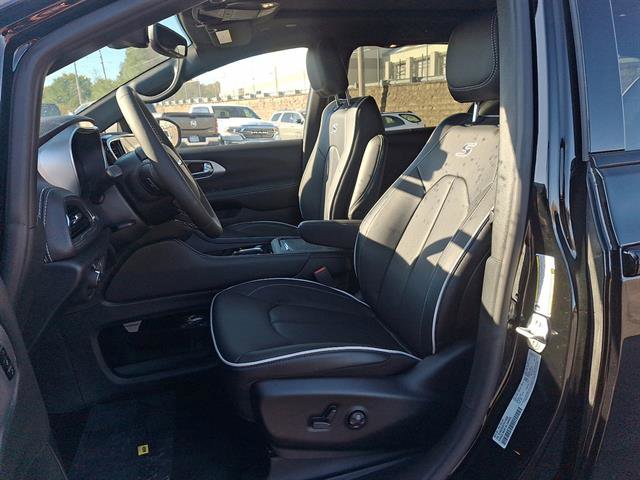 New 2026 Chrysler Pacifica Limited w/ S Appearance Package image 11