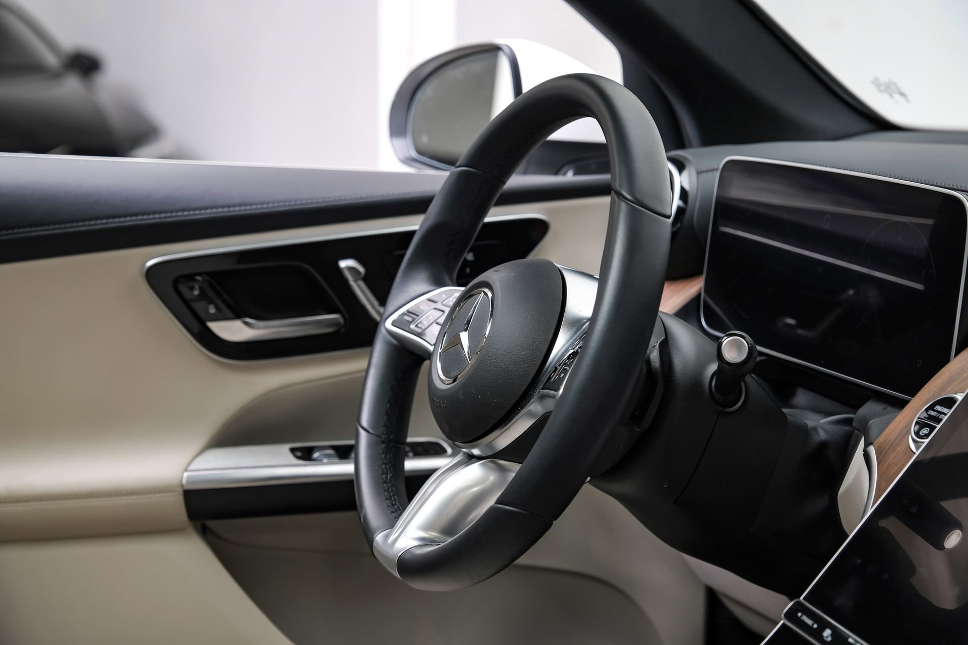 Used 2024 Mercedes-Benz GLC 300 image 16