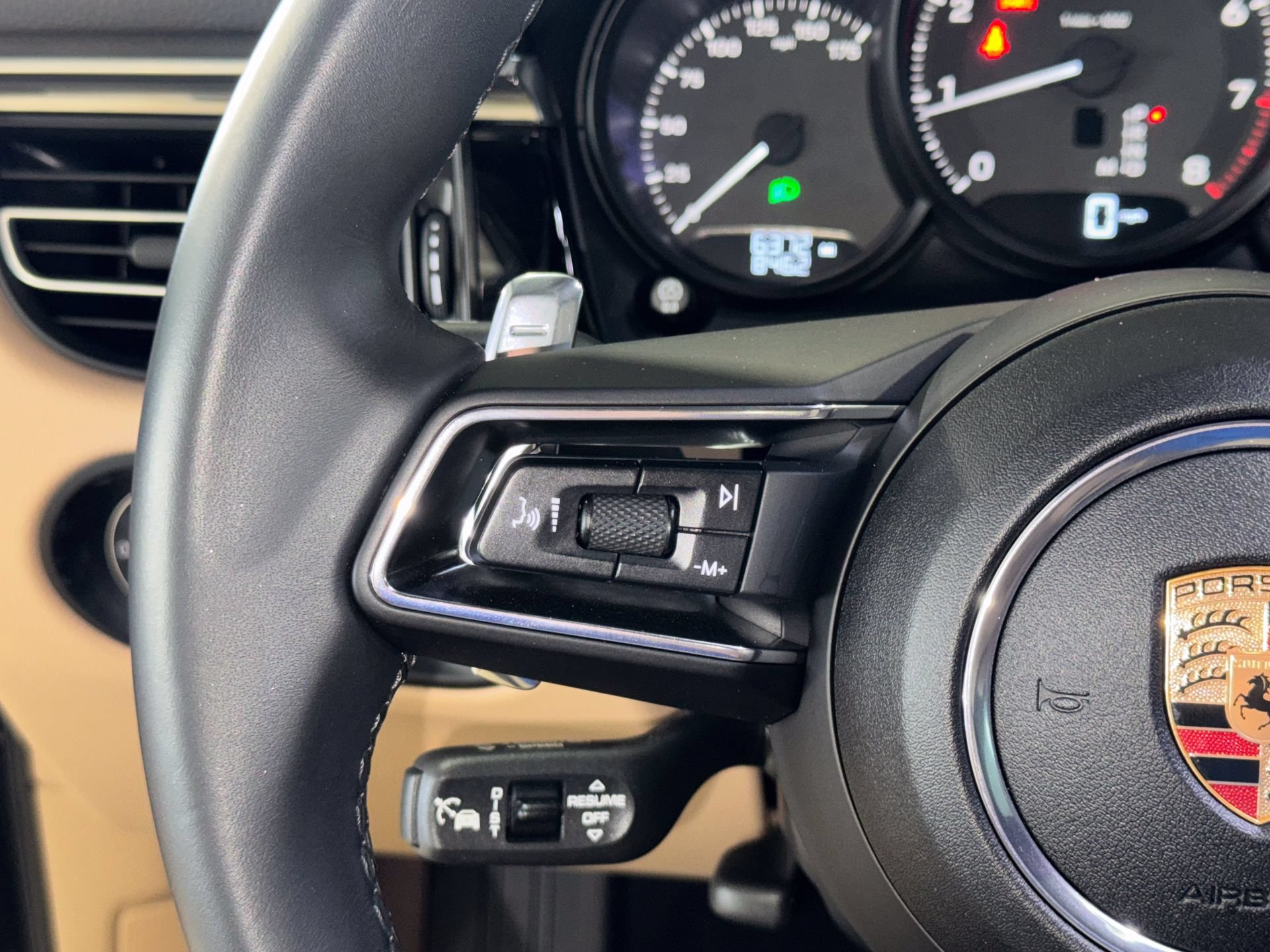 Used 2025 Porsche Macan Turbo AWD/4WD image 22
