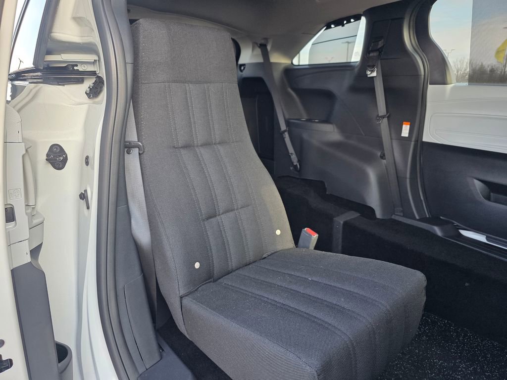 Used 2026 Toyota Sienna LE image 30