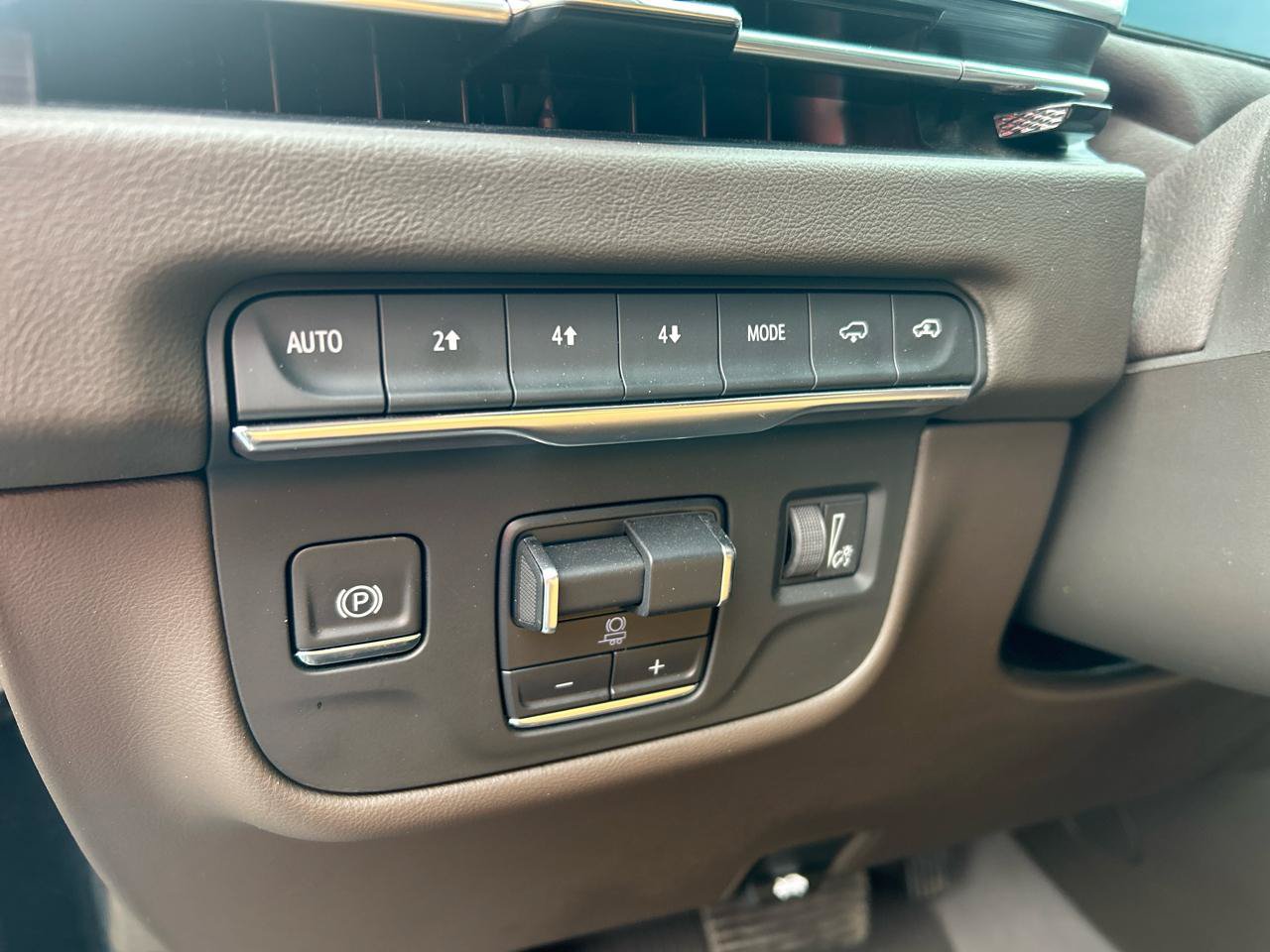 Used 2025 Cadillac Escalade Premium Luxury w/ Touring Package AWD/4WD image 16