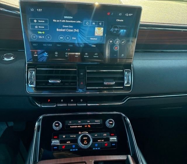 Used 2023 Lincoln Navigator Reserve image 11