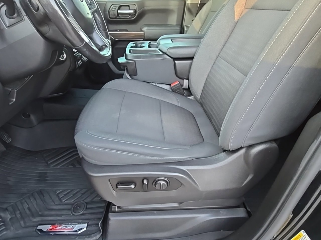 Used 2020 Chevrolet Silverado 1500 LT w/ All-Star Edition image 13