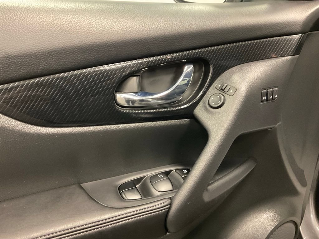 Used 2018 Nissan Rogue SL AWD/4WD image 12