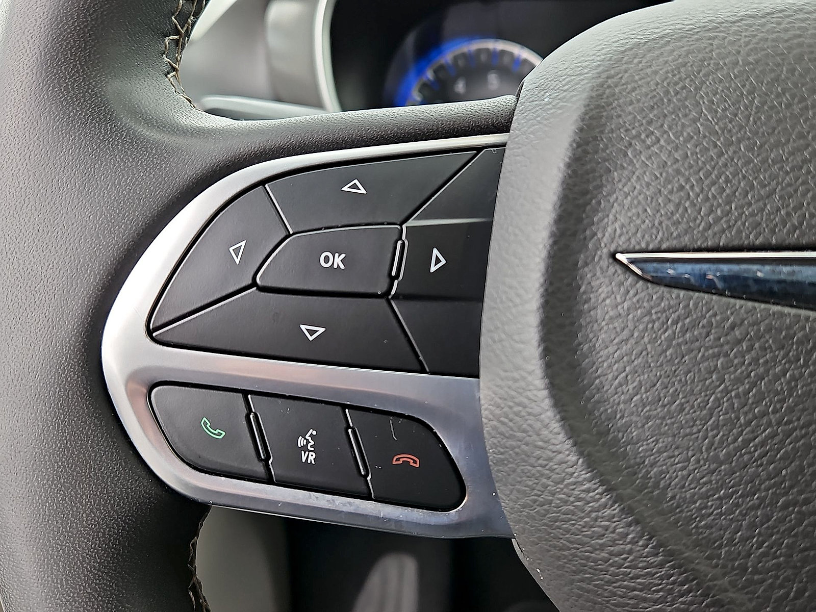 Used 2024 Chrysler Pacifica Touring-L FWD image 17