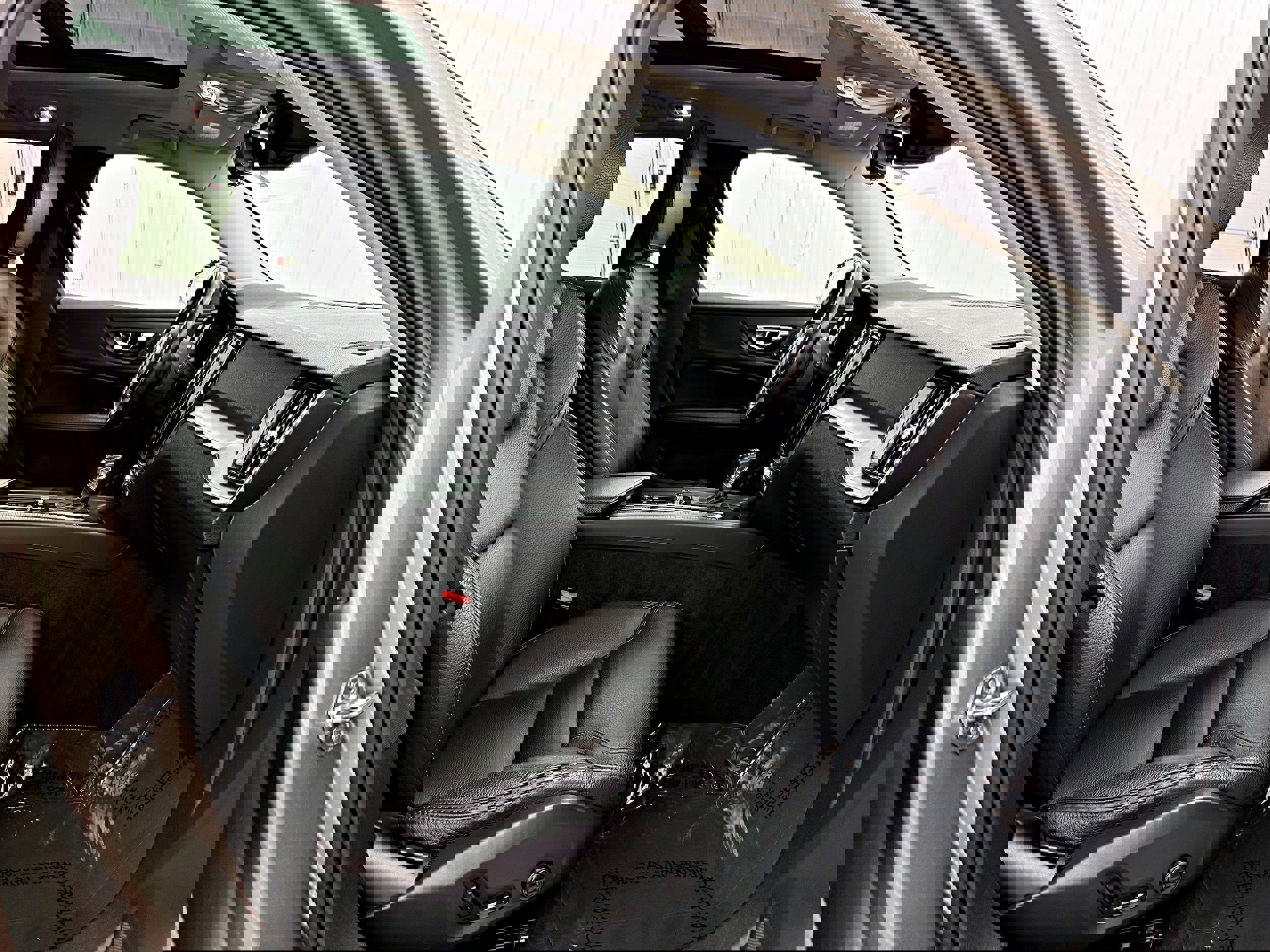 Used 2020 Volvo V60 T5 Cross Country image 28