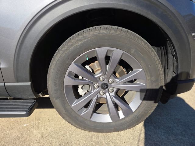 Used 2025 Ford Explorer Active w/ Active Comfort Package image 14