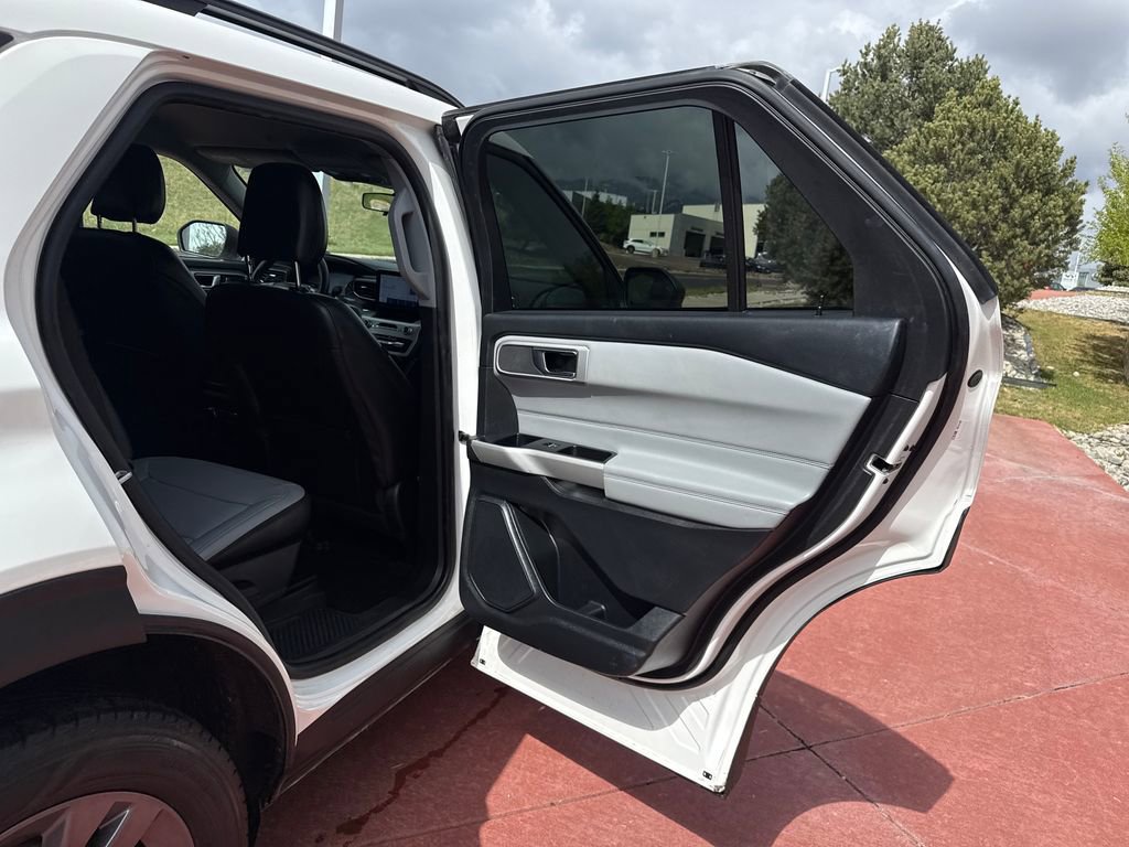 Used 2021 Ford Explorer XLT w/ Equipment Group 202A AWD/4WD image 22