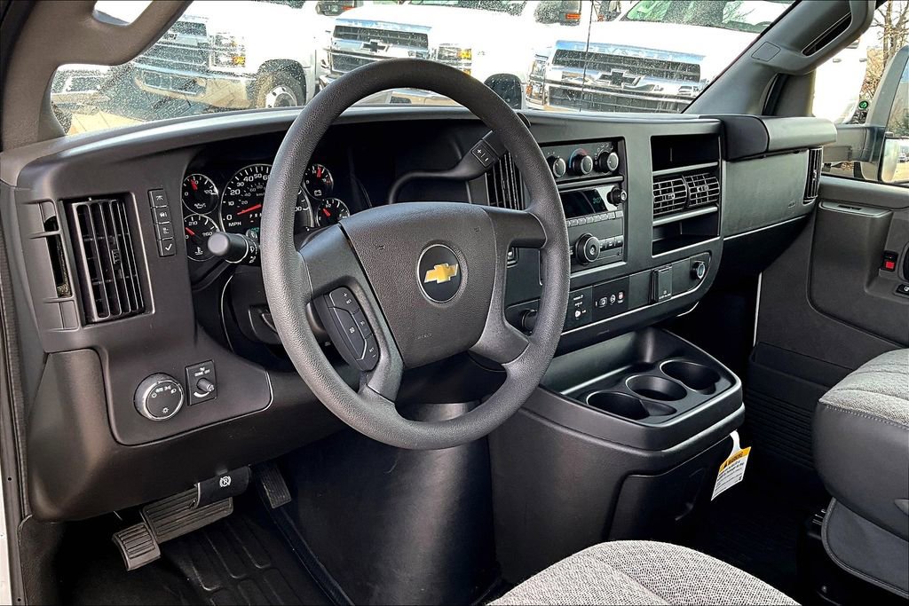 New 2024 Chevrolet Express 4500 Extended w/ Power Convenience Package image 6