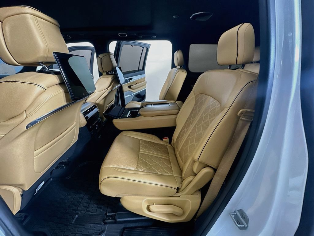 Used 2022 Jeep Grand Wagoneer Series III w/ Rear Seat Video Group 1 AWD/4WD image 15