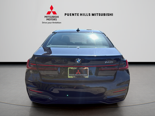 Used 2022 BMW 740i w/ M Sport Package RWD image 6