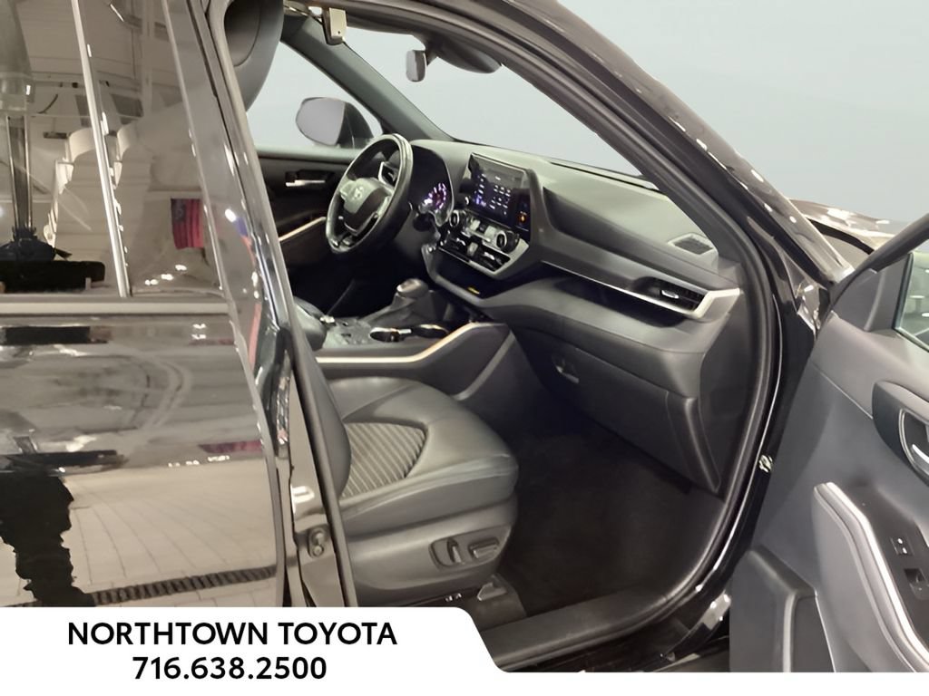 Used 2023 Toyota Highlander XSE AWD/4WD image 11