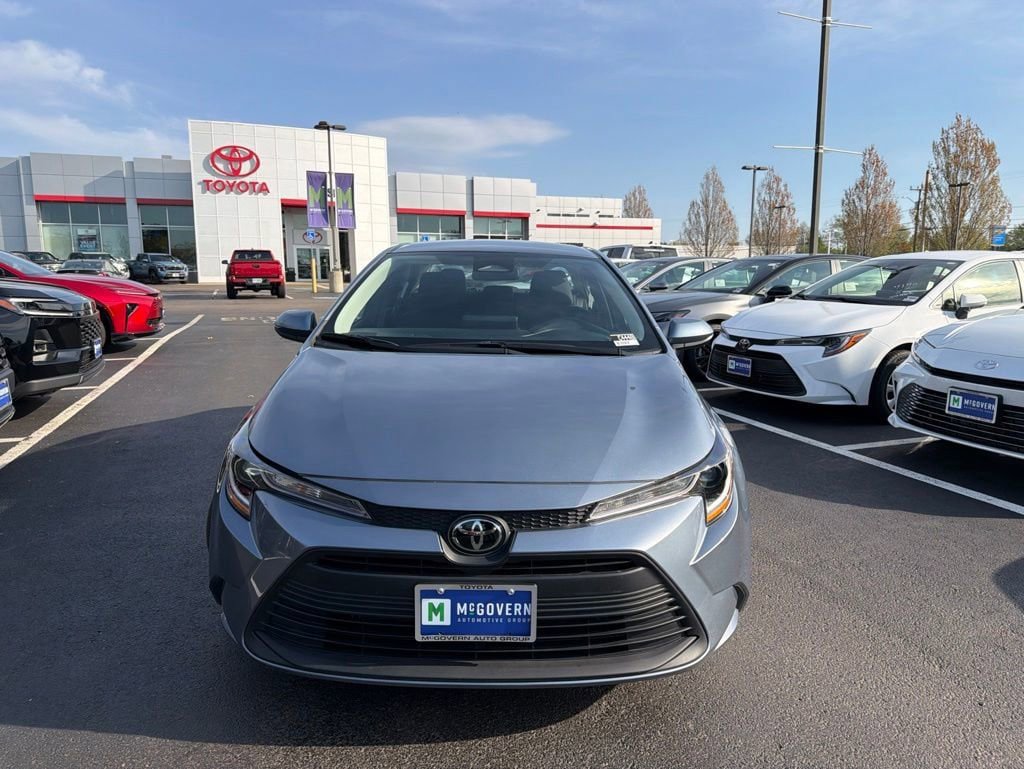 Certified 2025 Toyota Corolla LE FWD image 2