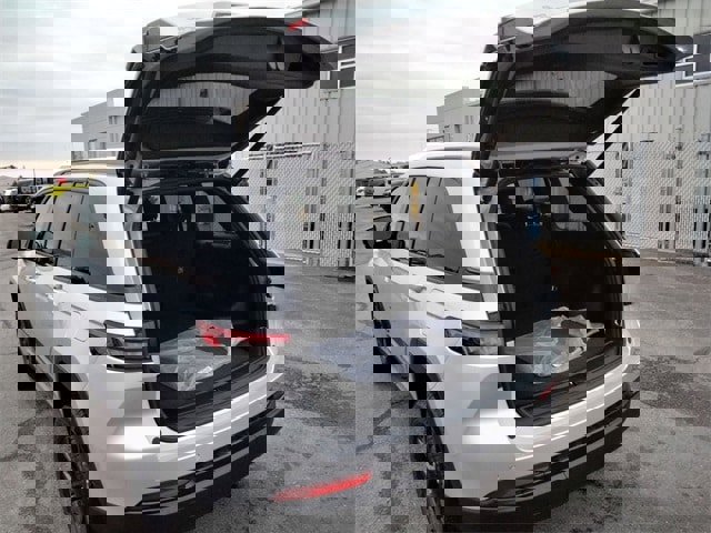 New 2025 Jeep Grand Cherokee Altitude image 13