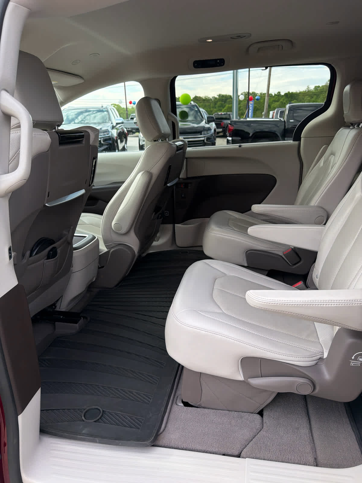 Used 2020 Chrysler Pacifica Touring-L Plus image 12