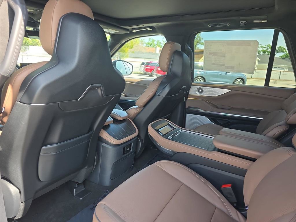 New 2026 Lincoln Navigator L Black Label AWD/4WD image 13