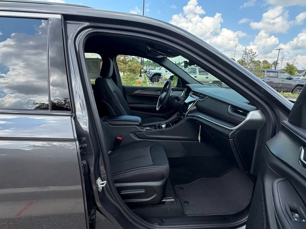 New 2026 Jeep Grand Cherokee Laredo RWD image 43