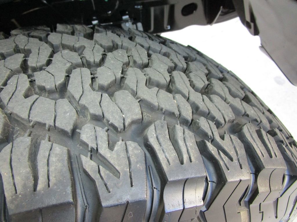 Used 2024 Ford Bronco Raptor w/ Interior Carbon Fiber Pack 6 image 12