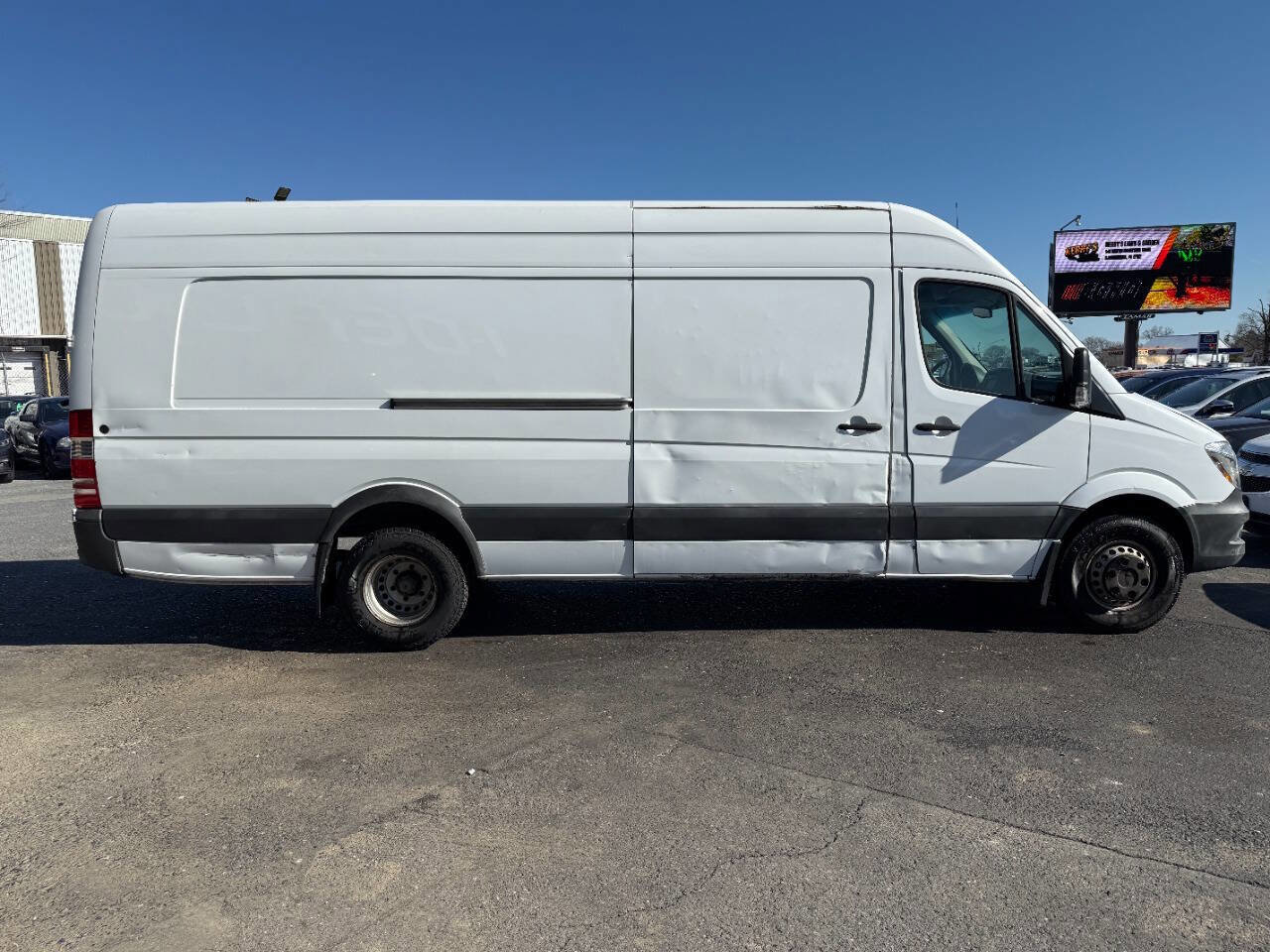Used 2014 Freightliner Sprinter 3500 image 4