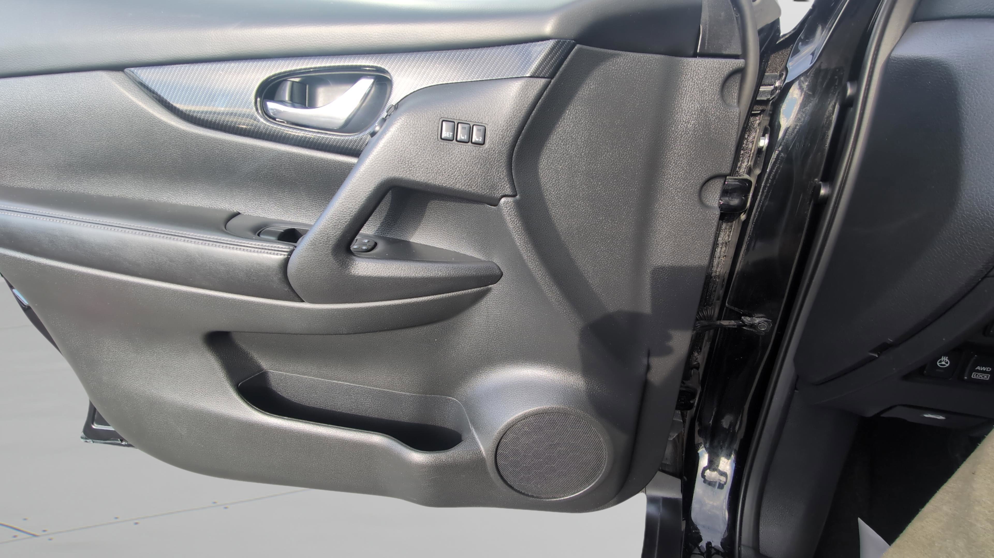 Used 2018 Nissan Rogue SL AWD/4WD image 13