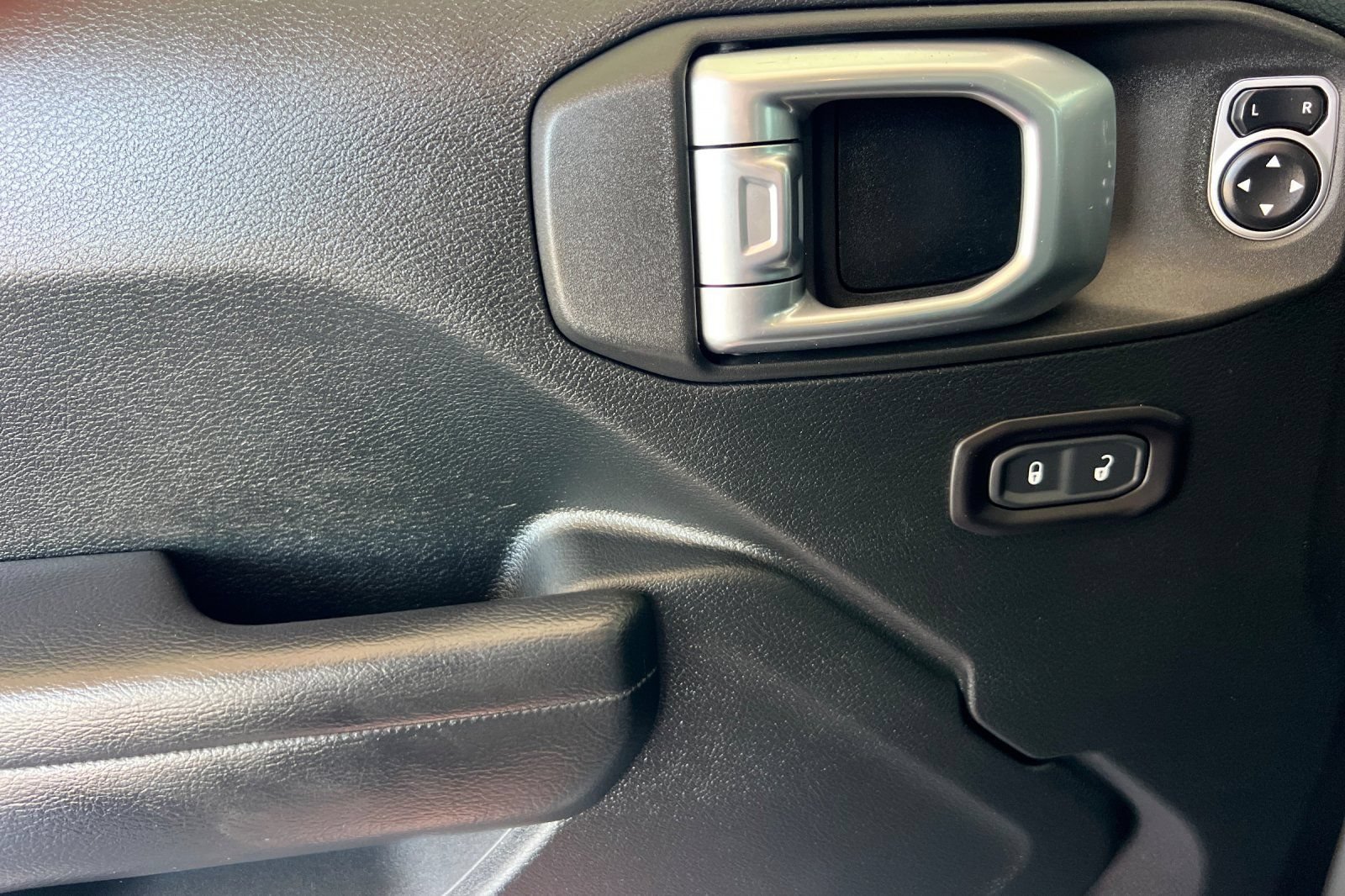 Used 2020 Jeep Gladiator Rubicon AWD/4WD image 12