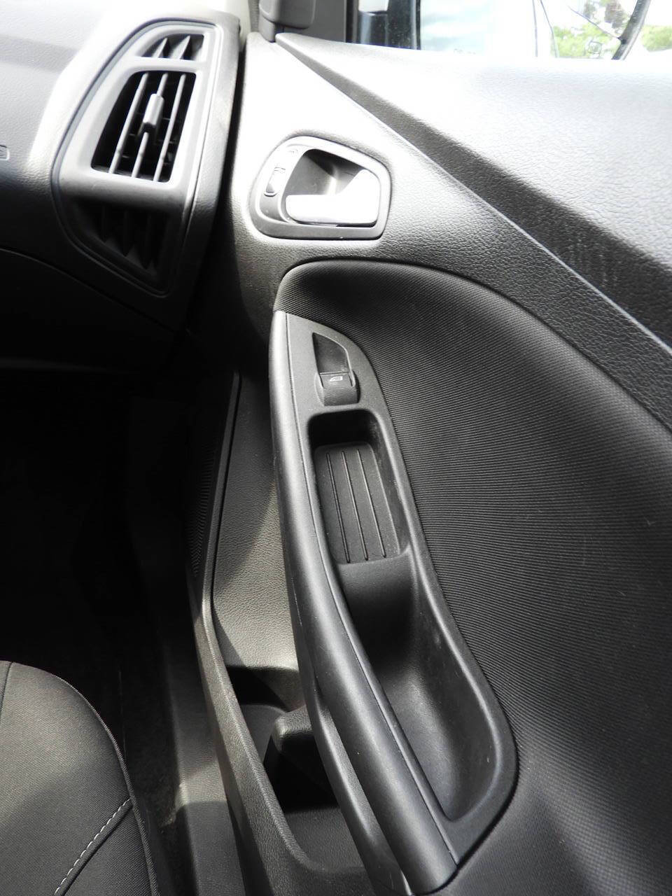 Used 2018 Ford Focus SE w/ Cold Weather Package FWD image 33