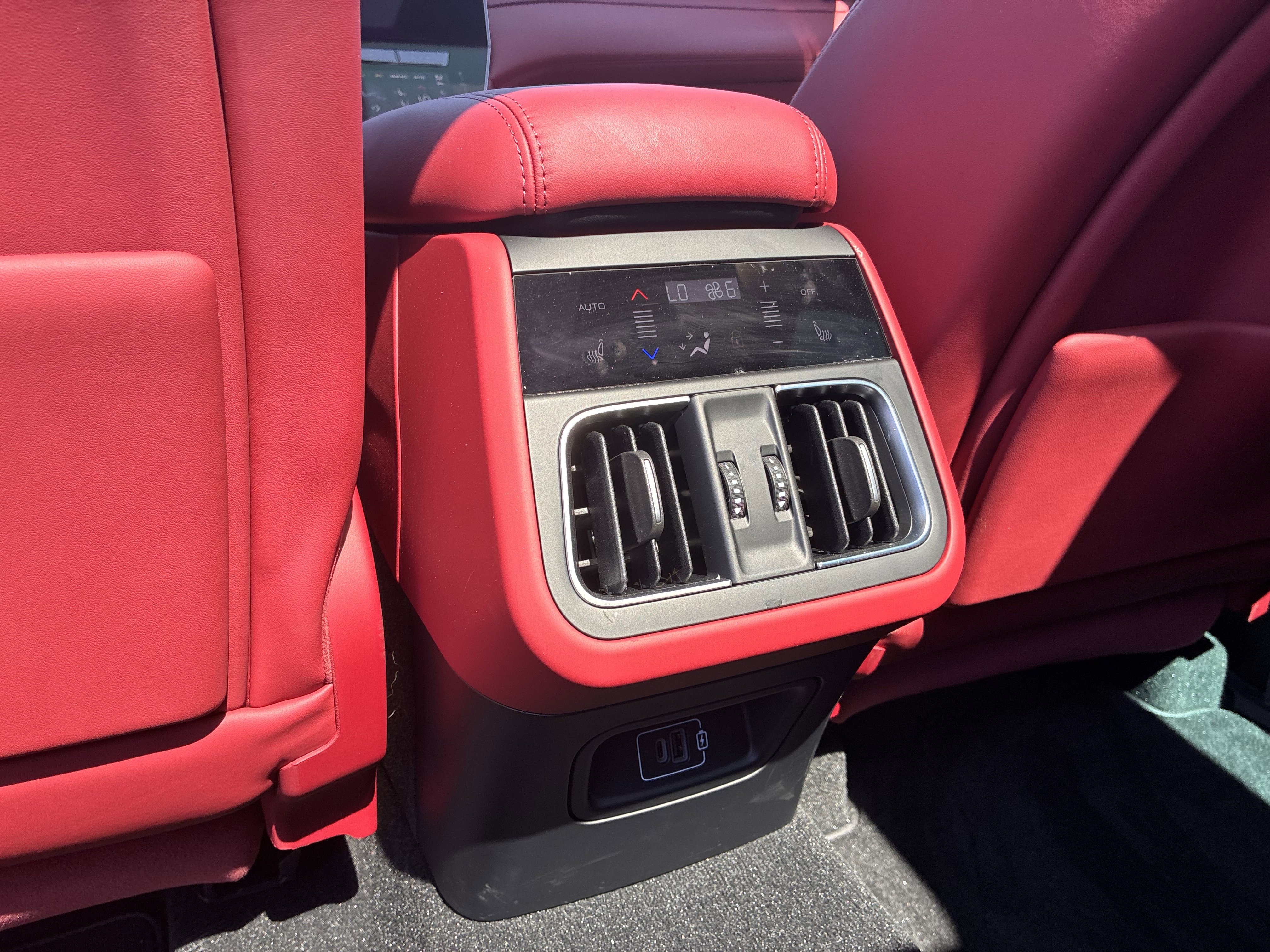 Used 2024 Maserati Grecale Trofeo AWD/4WD image 34