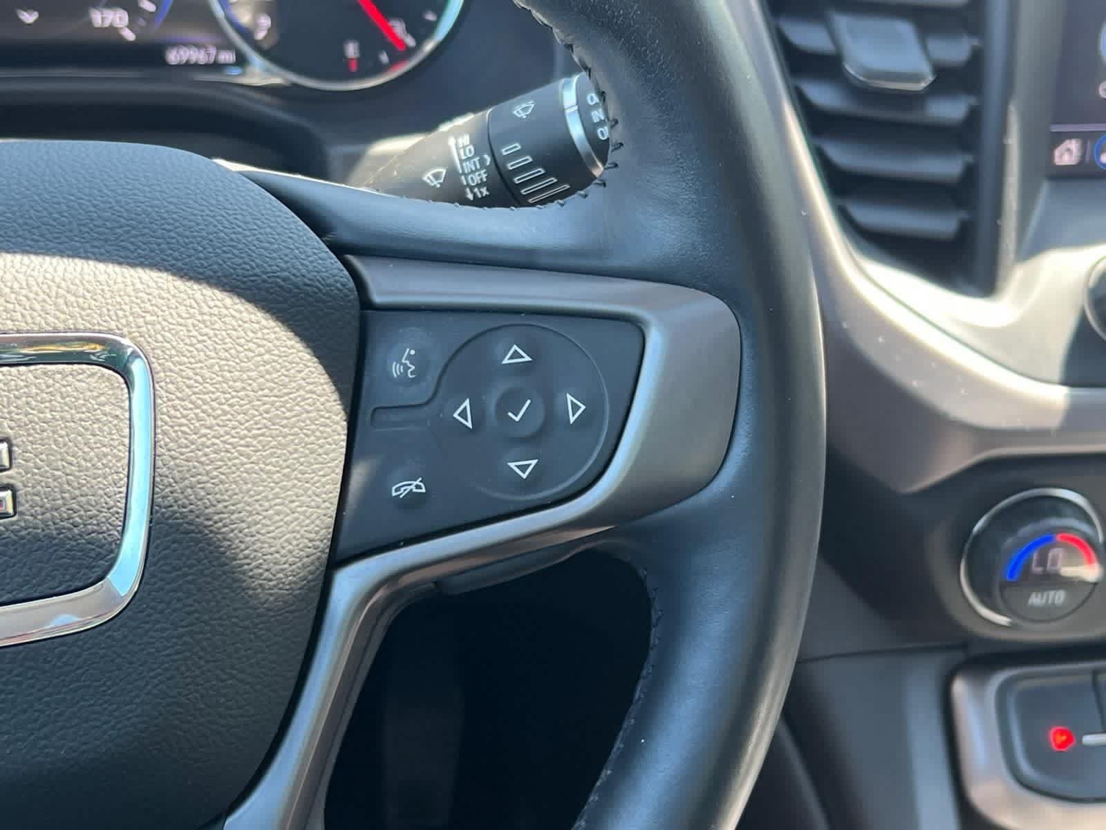 Used 2022 GMC Acadia AT4 w/ Technology Package AWD/4WD image 21