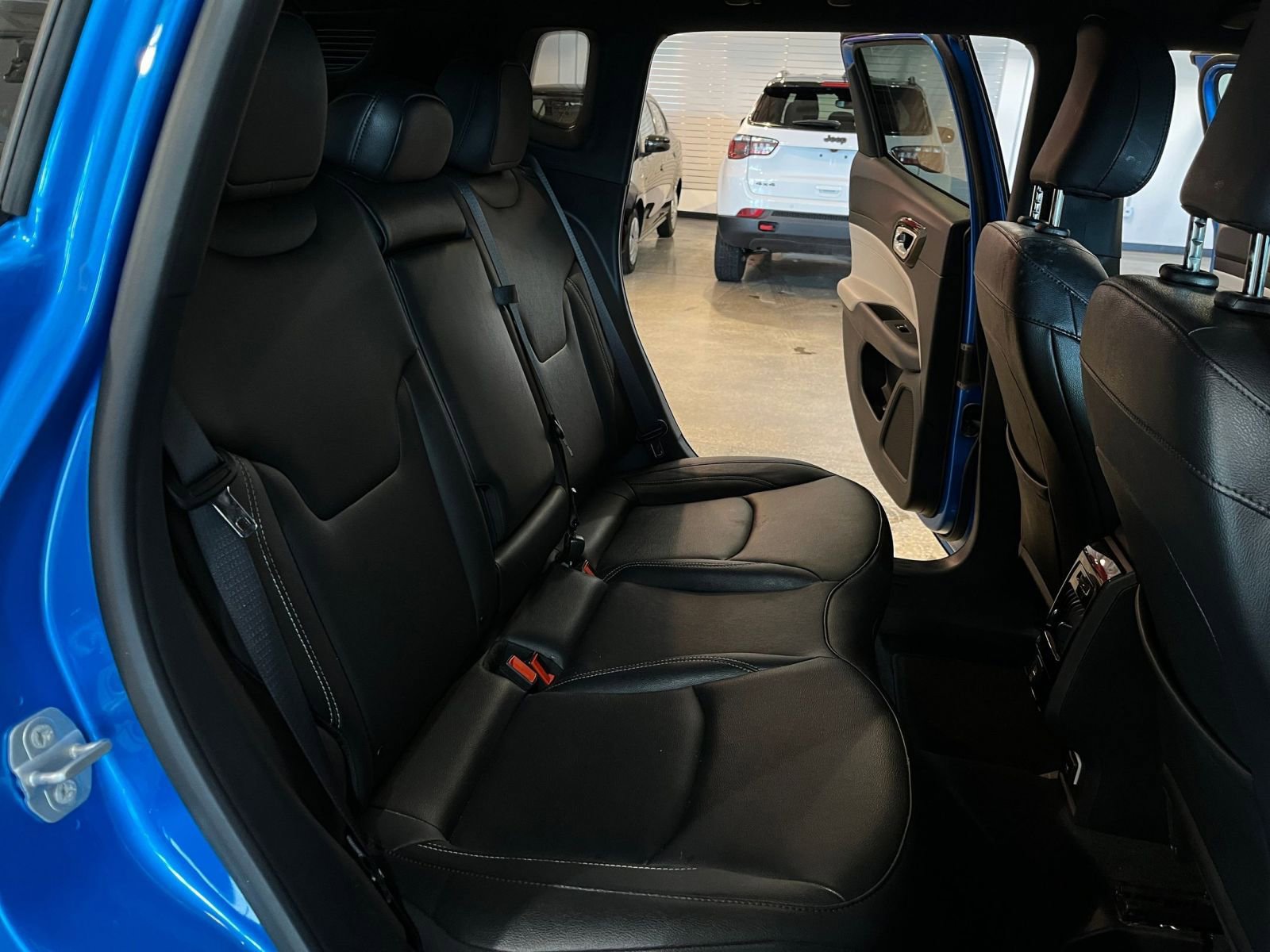 Used 2025 Jeep Compass Limited AWD/4WD image 37