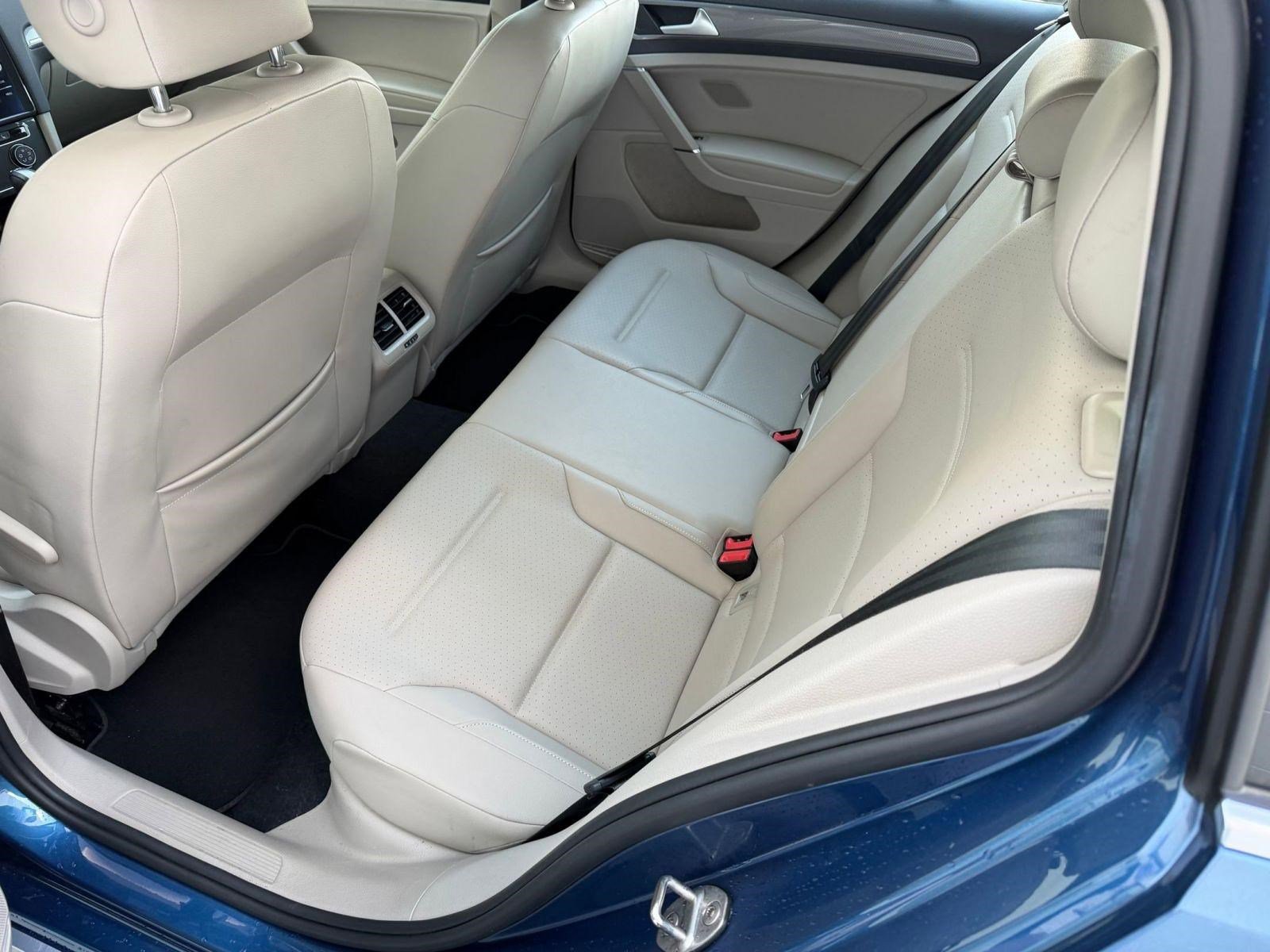 Used 2019 Volkswagen Golf Alltrack SE AWD/4WD image 14