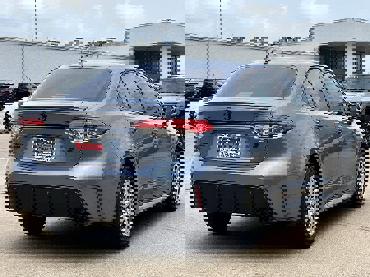 Used 2025 Toyota Corolla SE FWD image 4