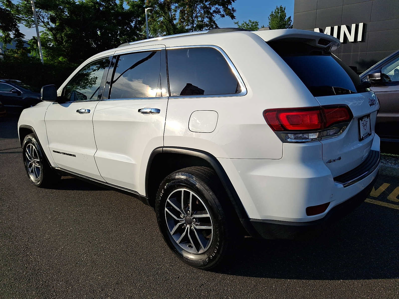 Used 2020 Jeep Grand Cherokee Limited AWD/4WD image 6