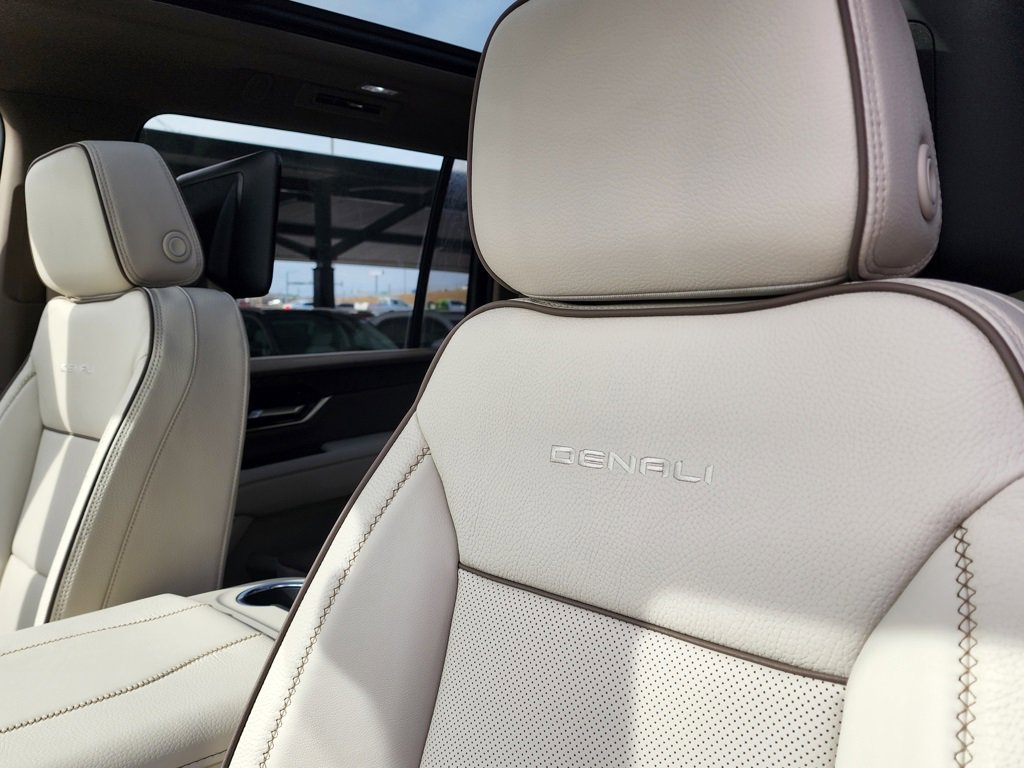 New 2026 GMC Yukon XL Denali w/ Denali Reserve Package image 16
