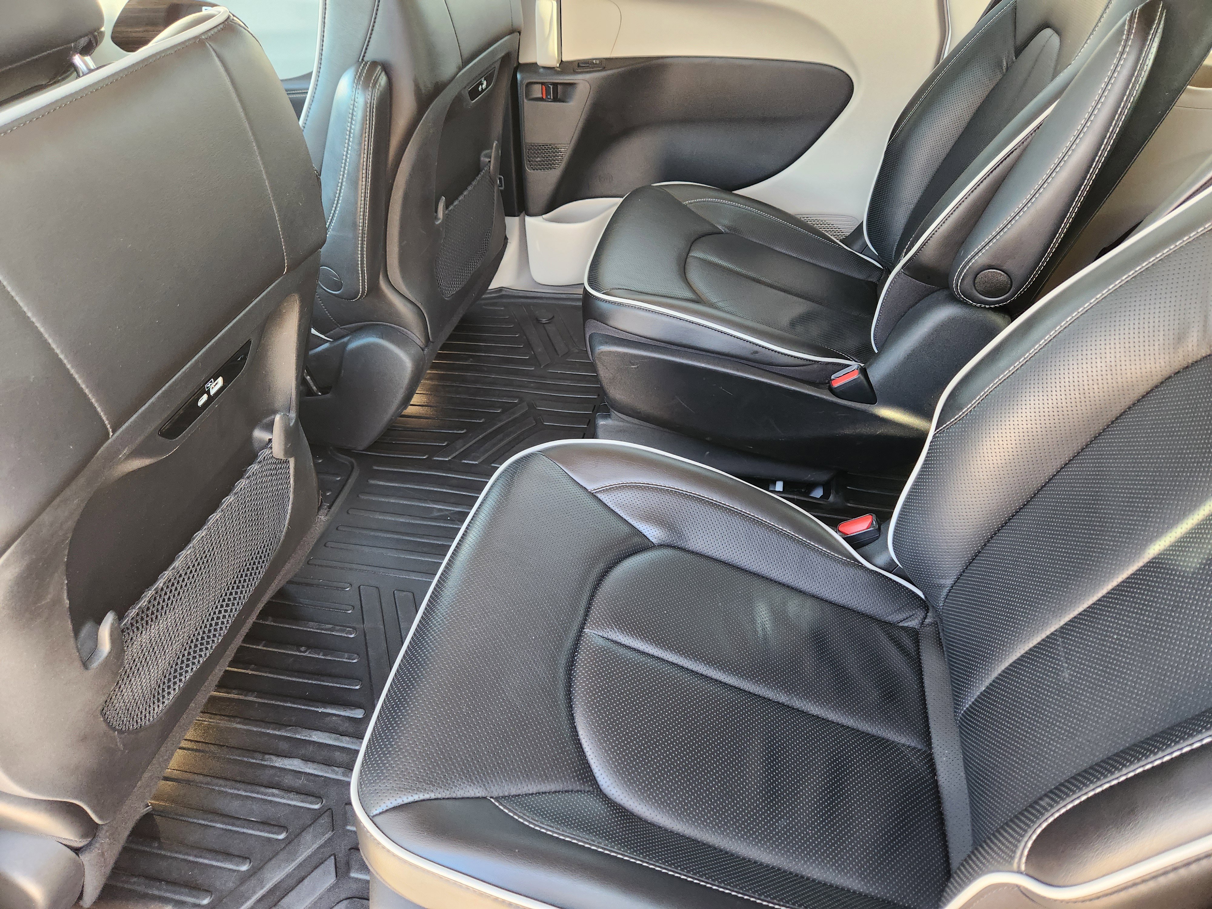 Used 2022 Chrysler Pacifica Limited image 29