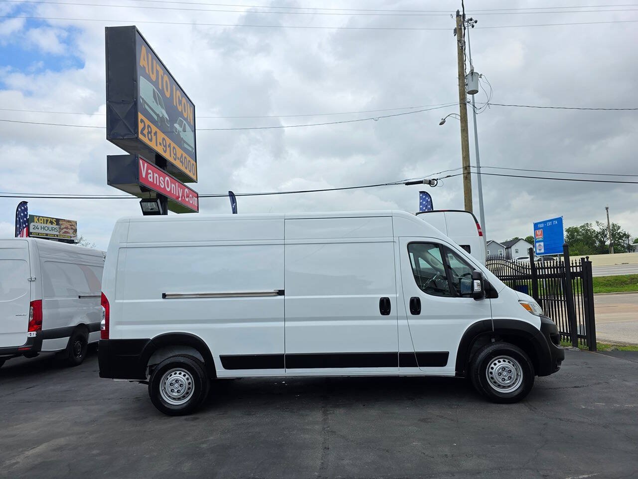 Used 2025 RAM ProMaster 3500 w/ Convenience Group FWD image 3