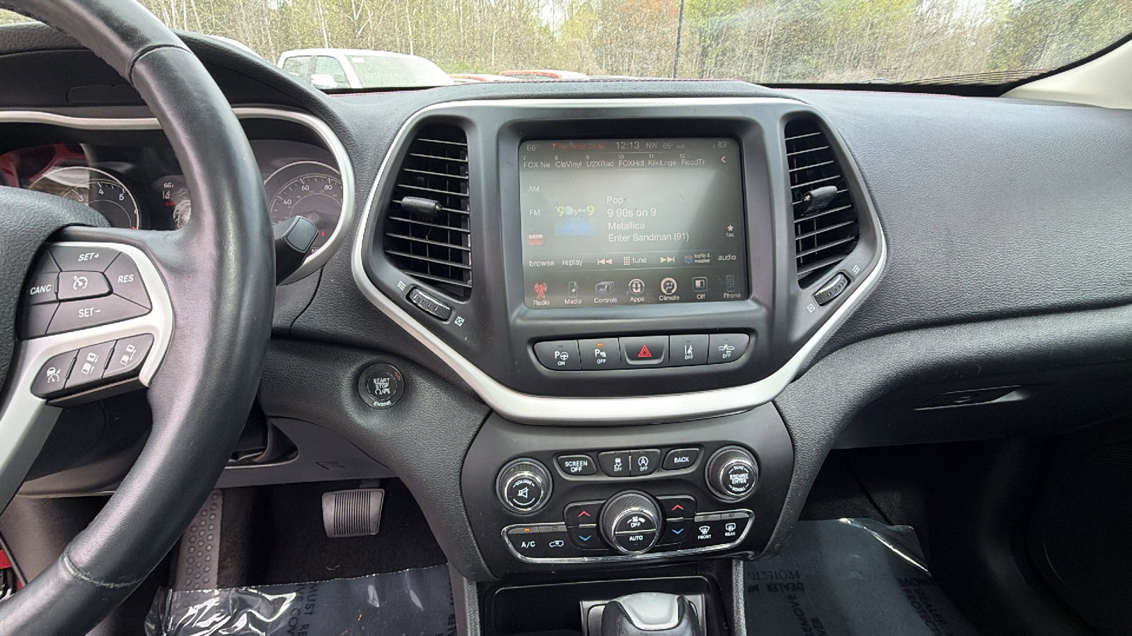 Used 2015 Jeep Cherokee Trailhawk w/ Comfort/Convenience Group image 32
