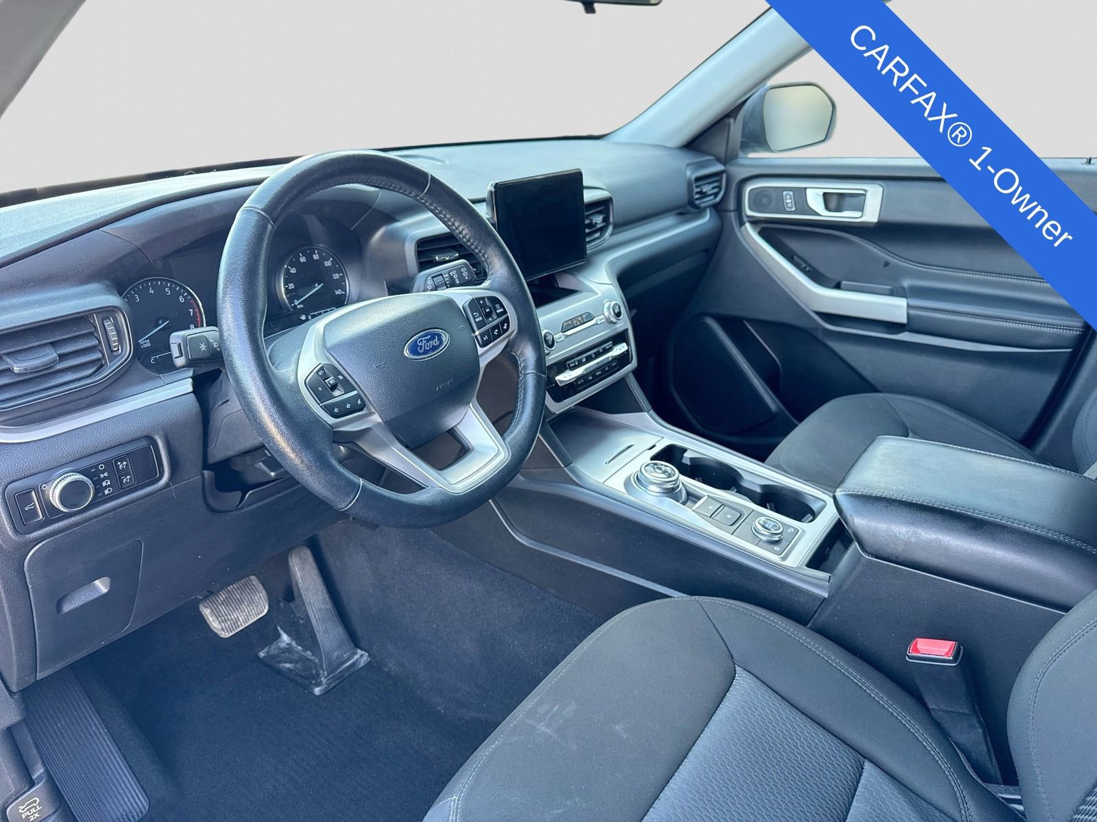Certified 2023 Ford Explorer XLT image 2
