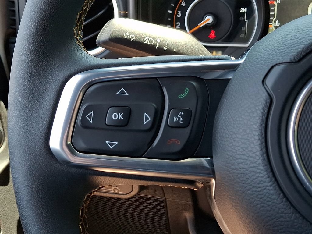 Used 2024 Jeep Wrangler Unlimited Sahara w/ Technology Group AWD/4WD image 21